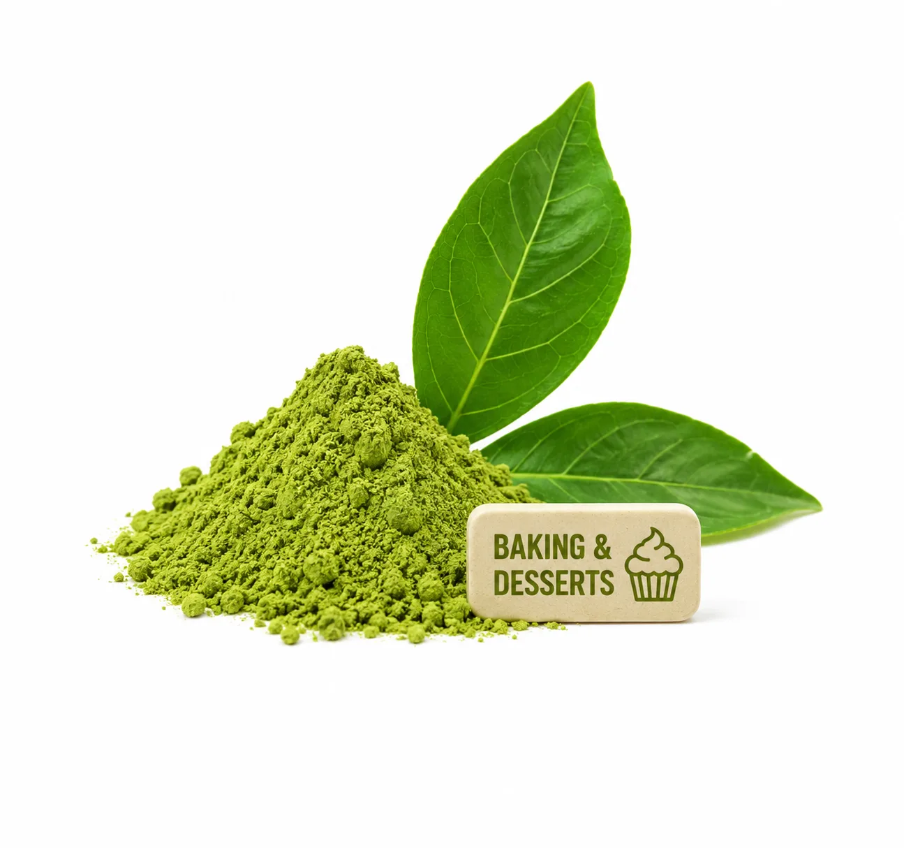 Japāņu matcha pulveris ar tējas lapām un šķīvi cepšanai un desertiem