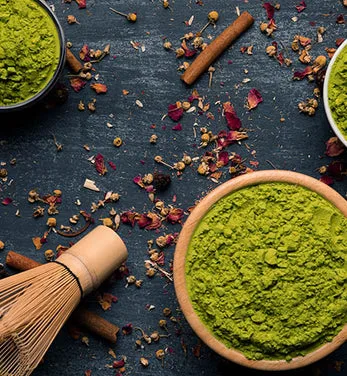 Autentiska japāņu matcha salīdzinājumā ar baltās etiķetes matcha produktiem